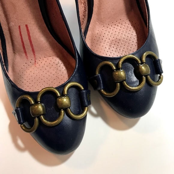 Corso Como Leather Chain Pump - Picture 3 of 4